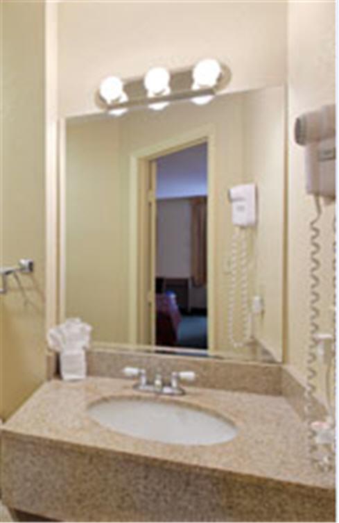 Cabot Lodge - Lake City Room photo